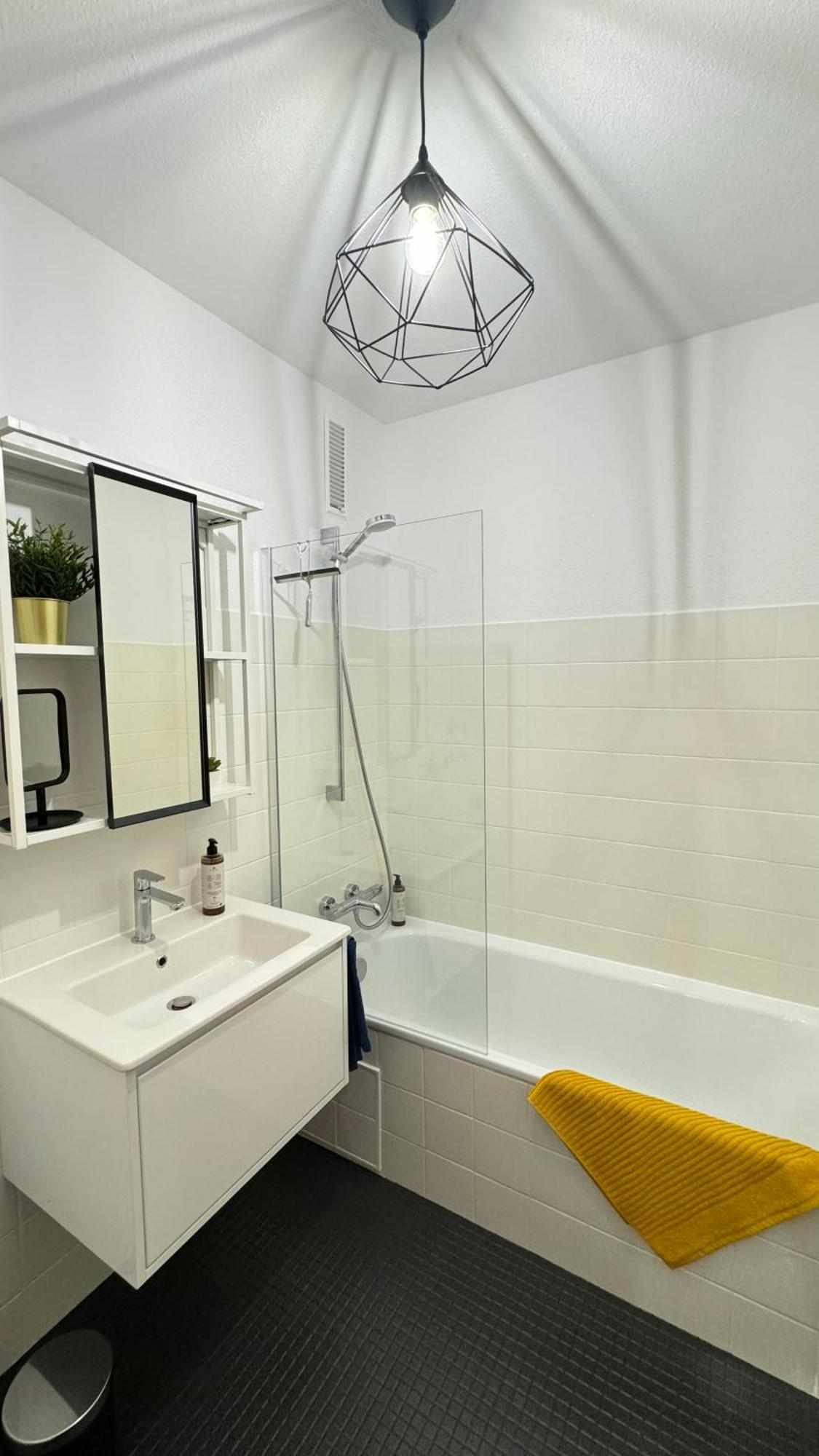 Sonniges City-Apartment Mit Suedbalkon Und Parklatz Neusass 外观 照片